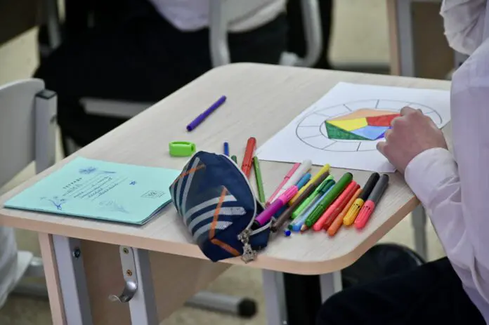 Денис Паслер и Госуслуги открывают детям Свердловской области яркие возможности-0