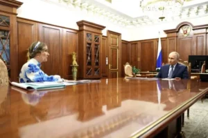 Денис Паслер сообщает о лидерстве Свердловской области в защите детей denis pasler soobshhaet o liderstve sverdlovskoj oblasti v zashhite detej-lessontime-ru-174892674900-0