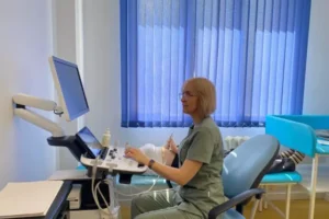 denis pasler zayavil o planah obnovleniya 2 tys mediczinskogo oborudovaniya v bolniczah sverdlovskoj oblasti k 2025 godu-lessontime-ru-174893034900-0