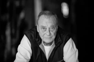 Гюнтер Юккер рассказывает о своем пути от Центрального дома художника к рельефу ООН gyunter yukker rasskazyvaet o svoem puti ot czentralnogo doma hudozhnika k relefu oon-lessontime-ru-0