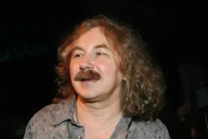 igor nikolaev obnimaet yuliyu proskuryakovu na fone sluhov o semejnoj garmonii-lessontime-ru-174890577500-0