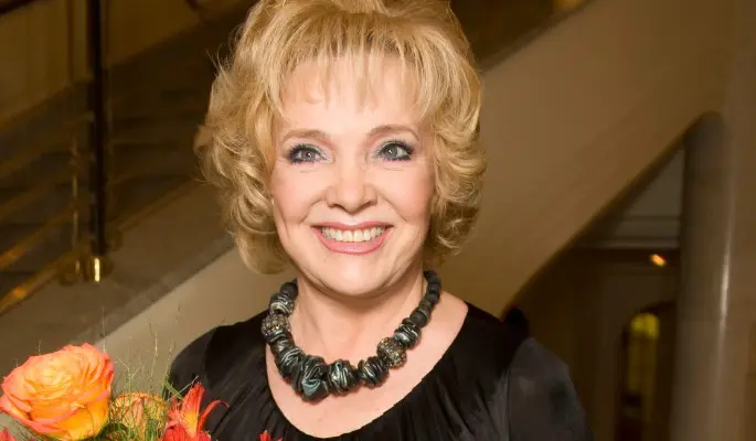 Работа уборщицей, потеря мужей и сестры, переезд в Германию: нелегкая судьба певицы Шавриной