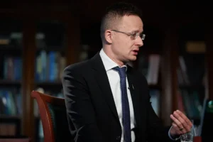 peter sijyarto o strategicheskih raznoglasiyah vokrug ukrainy v nato i poziczii putina-lessontime-ru-0