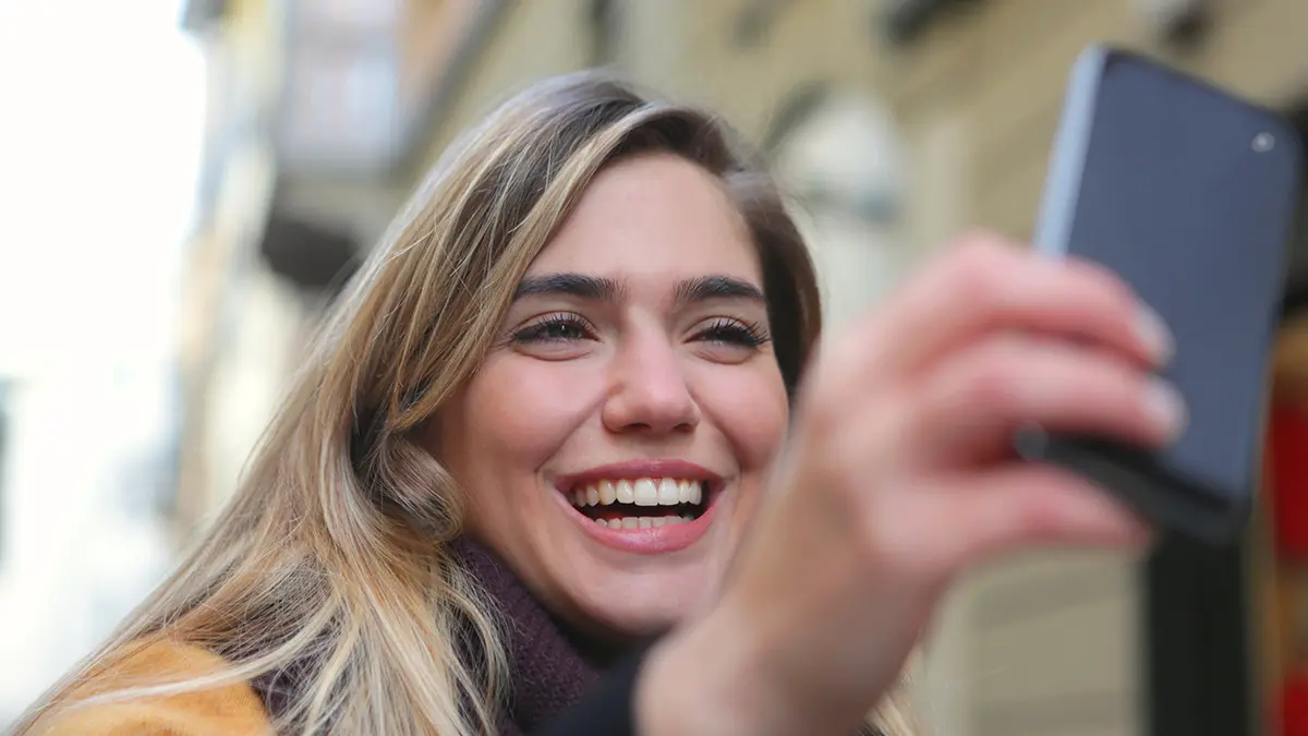 Почему иностранцы поют российские хиты на камеру