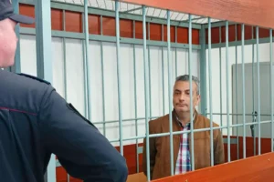 pskovskij gorodskoj sud ogranichil svobodu lva shlosberga izza debatov s pivovarovym-lessontime-ru-0