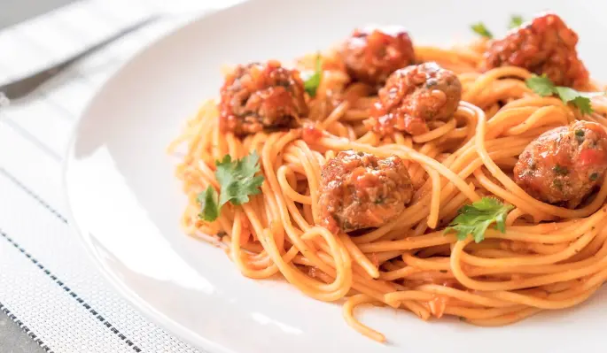 Спагетти с фрикадельками: этот рецепт объединил в себе традиции и современность