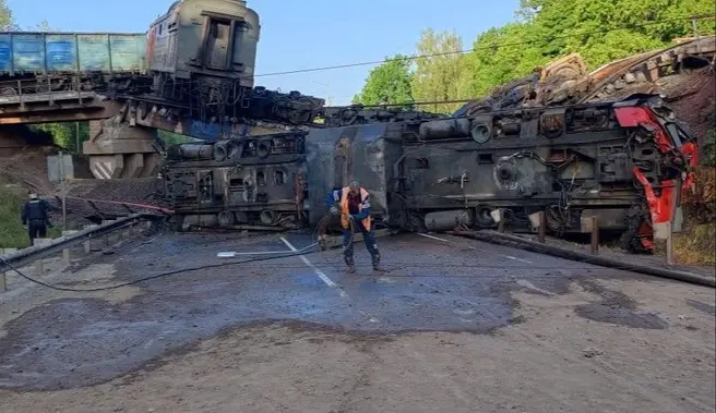 В Курской области мост обрушился буквально через несколько часов после ЧП с поездом в Брянской области | Источник: Московская межрегиональная транспортная прокуратура