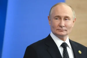 Владимир Путин посмертно удостоил священника Антона Савченко звания Героя России vladimir putin posmertno udostoil svyashhennika antona savchenko zvaniya geroya rossii-lessontime-ru-174895248000-0