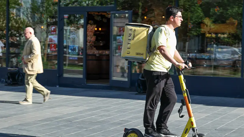 В России предложили запретить курьерам использовать СИМ с электромоторами