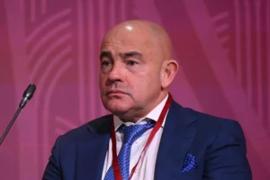 ariant i kretov  istoriya uspeha preobrazovanij i novyh perspektiv-lessontime-ru-0