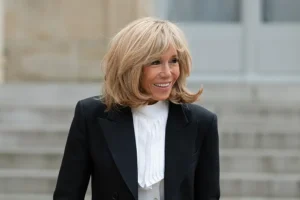 eksperty obsuzhdayut semejnye tajny emmanuelya i brizhit makron i vliyanie karla -lessontime-ru-0
