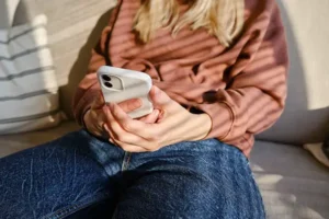 anton nemkin iz gosdumy rasskazal kak raspoznat telefonnye mahinaczii-lessontime-ru-0
