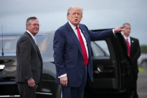 Команда Трампа активно реагирует на дело Эпштейна, обращая внимание на экономику с Пауэллом komanda trampa aktivno reagiruet na delo epshtejna obrashhaya vnimanie na ekonomiku s pauellom-lessontime-ru-0