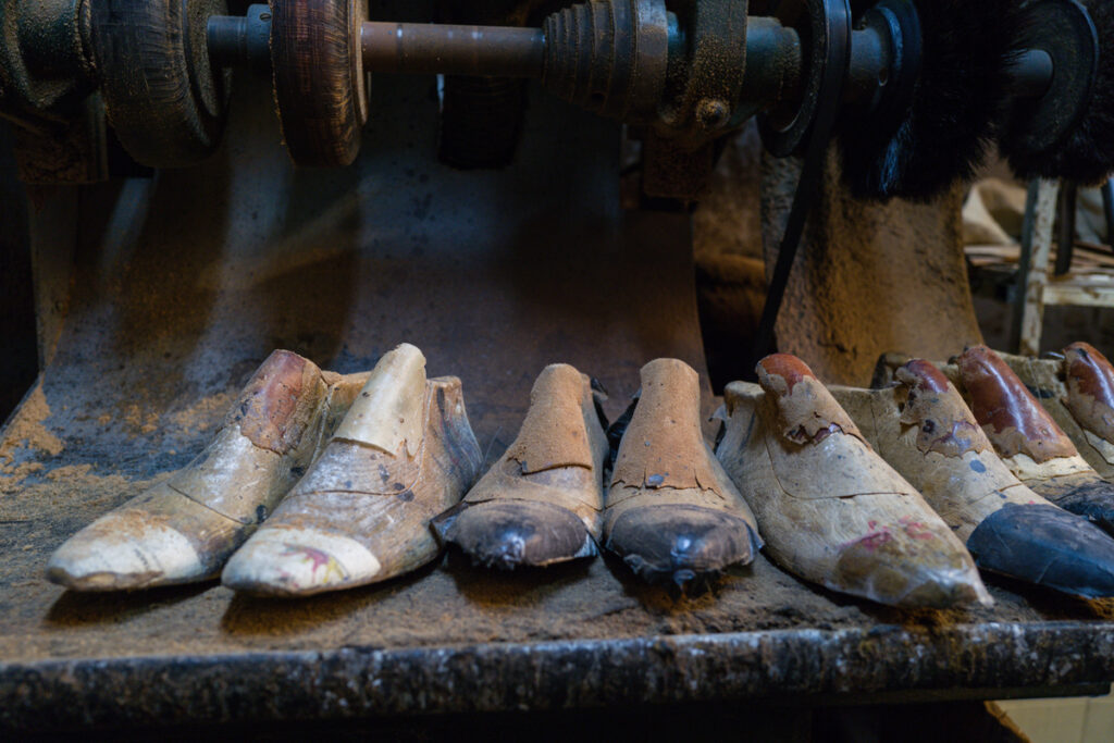 Остроконечные мужские туфли