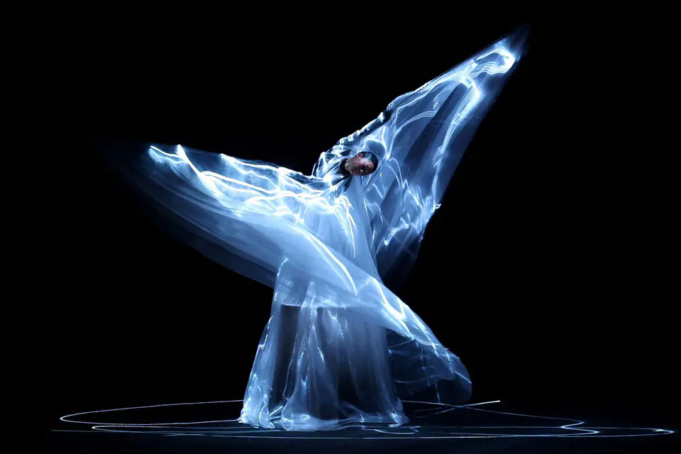 Показ Iris van Herpen