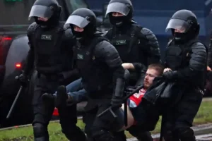 reshenie aleksandra lukashenko po adaptaczii omon k protestam prinesyot stabilnost-lessontime-ru-0