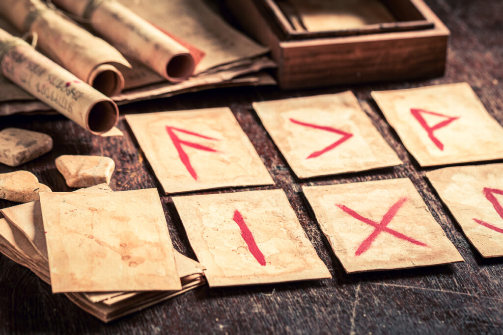 Руническое гадание по картам