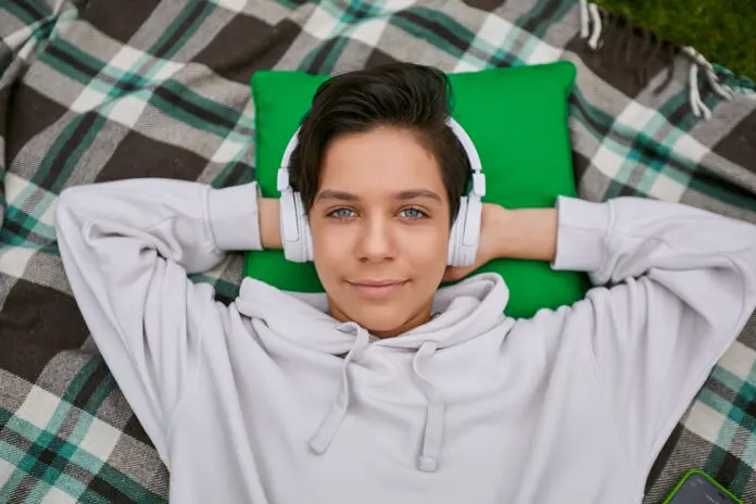 Татьяна Буланова и Надежда Кадышева увлекают свердловчан хитами на гудок-0