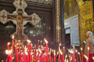 Татьяна Тотьмянина и память о матери на Смоленском кладбище Петербурга tatyana totmyanina i pamyat o materi na smolenskom kladbishhe peterburga-lessontime-ru-0