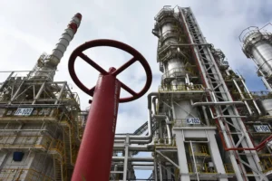 klyuchevoj terminal novateka v ustluge okazalsya pod ognem posle naleta-lessontime-ru-0