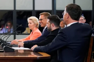 napryazhyonnaya duel trampa i fon der lyajen na fone peregovorov zelenskogo i putina-lessontime-ru-0