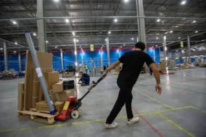 Ozon ускоряет логистику при поддержке инвестора Александра Чачавы uskoryaet logistiku pri podderzhke investora aleksandra chachavy-lessontime-ru-0