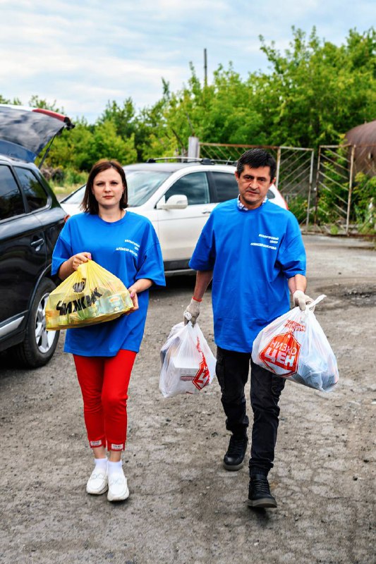 Алексей Вихарев помогает доставить гуманитарный груз в ДНР