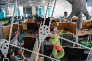 Алексей Миронов и команда Cornerstone обсуждают изменения карьерных трендов среди зумеров aleksej mironov i komanda obsuzhdayut izmeneniya karernyh trendov sredi zumerov-lessontime-ru-0