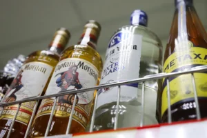 denis chetyrbok soobshhil chto sanktpeterburg sohranit gibkost v prodazhe alkogolya-lessontime-ru-0