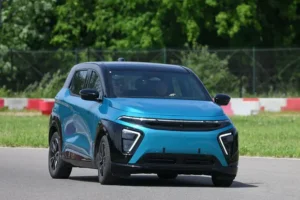 Никита Березовский о будущем технологий Китая в электромобиле «Атом» nikita berezovskij o budushhem tehnologij kitaya v elektromobile atom-lessontime-ru-0