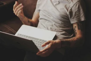 Екатерина Косова из НИУ ВШЭ поделилась результатами исследования о доверии к новостным сайтам ekaterina kosova iz niu vshe podelilas rezultatami issledovaniya o doverii k novostnym sajtam-lessontime-ru-0