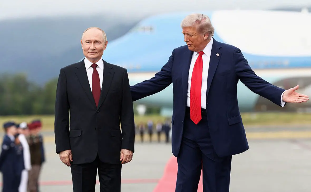 Владимир Путин и Дональд Трамп (Kevin Lamarque / Reuters)