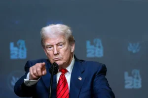 Дональд Трамп выступил с резким требованием отставки главы Intel Лип-Бу Тана donald tramp vystupil s rezkim trebovaniem otstavki glavy lipbu tana-lessontime-ru-0