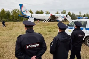 Сергей Белов совершил героическую посадку Airbus A320, спасая 167 людей sergej belov sovershil geroicheskuyu posadku 320 spasaya 167 lyudej-lessontime-ru-0