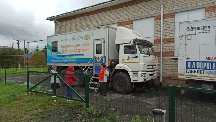 Акция «Добро в село» от СОМК и волонтеров-медиков обследует более 300 жителей глубинки-0