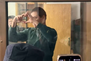 Александр Аблаев и Сергей Ковалев освобождены из-под стражи aleksandr ablaev i sergej kovalev osvobozhdeny izpod strazhi-lessontime-ru-0