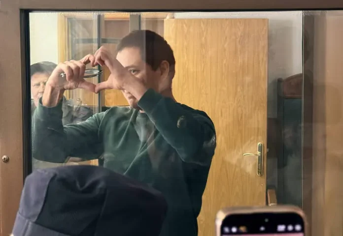 aleksandr ablaev i sergej kovalev osvobozhdeny izpod strazhi-lessontime-ru-0
