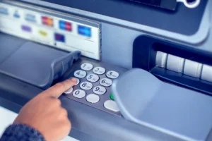 Александр Хаминский рассказывает о новых правилах снятия наличных через СБП и ГИС «Антифрод» aleksandr haminskij rasskazyvaet o novyh pravilah snyatiya nalichnyh cherez sbp i gis antifrod-lessontime-ru-0