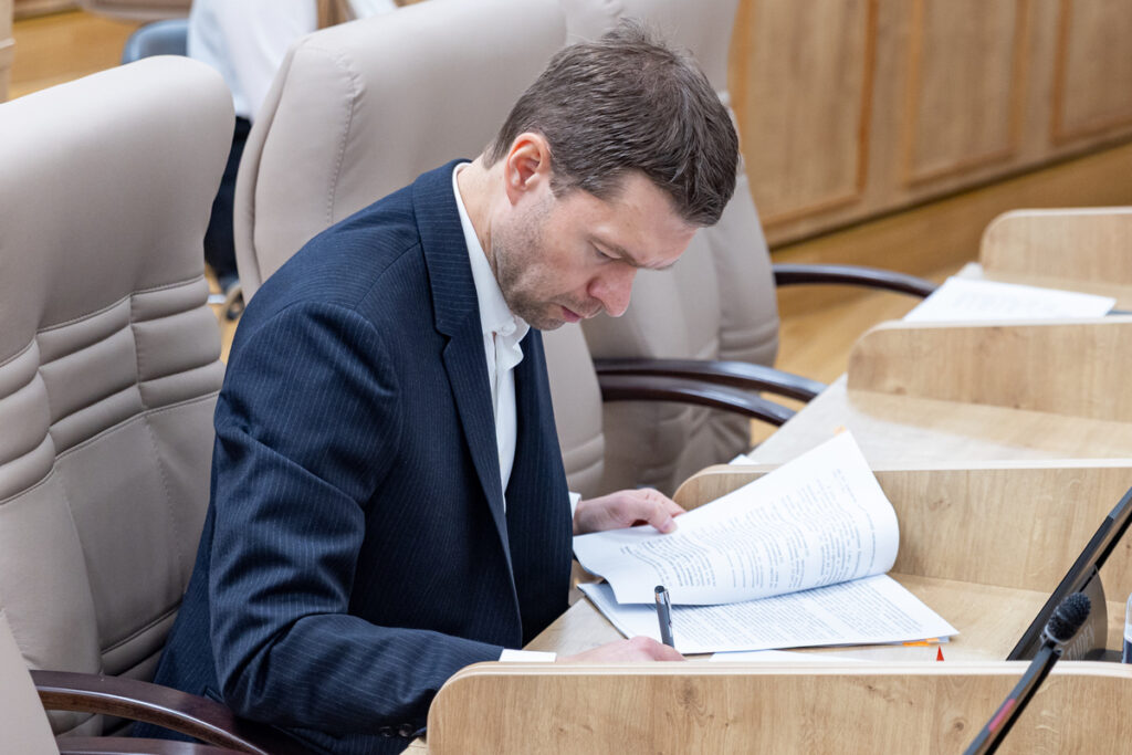 Алексей Вихарев добивается правды для семей бойцов