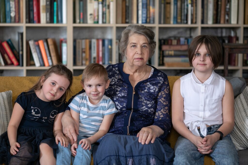 Бабушка и ее внуки