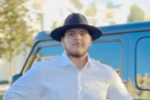 syn ramzana kadyrova podaril roskoshnye chasy  i -lessontime-ru-0