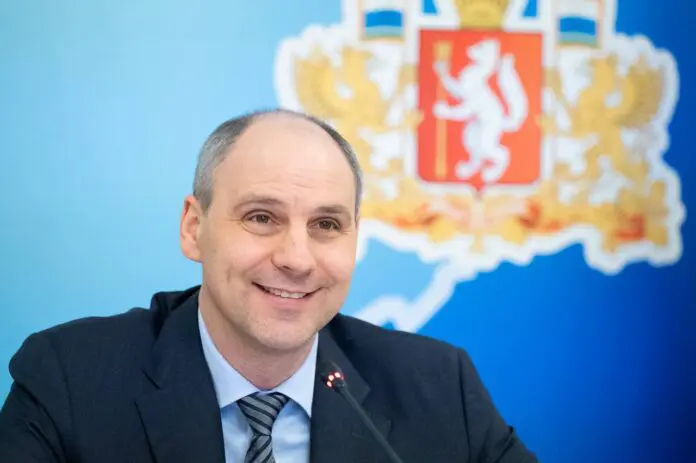 Денис Паслер приступил к выполнению миссии, доверенной Путиным, в Свердловской области-0
