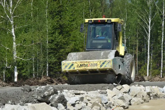 Денис Паслер сообщил о новых дорогах в рамках нацпроекта, уложено 1,7 млн м²-0