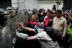 dina boluarte i pokolenie  v peru nadeyutsya na peremeny i protestuyut u machupikchu-lessontime-ru-0