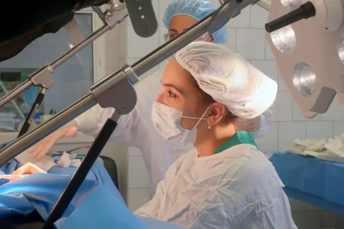 Елена Козенко представила прорывное лечение свищей у женщин в СОКБ №1-0