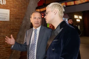 SHAMAN и «Интервидение» объединяют народы в Музее Победы i intervidenie obedinyayut narody v muzee pobedy-lessontime-ru-0