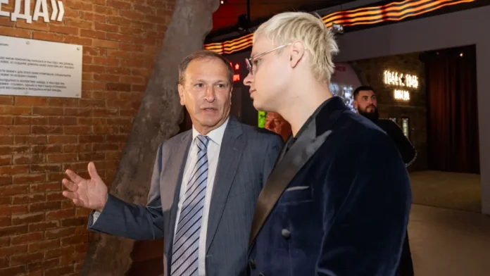 i intervidenie obedinyayut narody v muzee pobedy-lessontime-ru-0