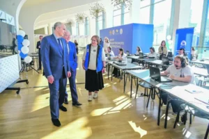 Денис Паслер и Александр Левин отметили прозрачность выборов и вклад наблюдателей denis pasler i aleksandr levin otmetili prozrachnost vyborov i vklad nablyudatelej-lessontime-ru-0