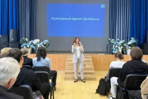 marina malyhina i studenty uralskih vuzov uchastvuyut v lekcziyah o vossoedinenii regionov s rossiej-lessontime-ru-0