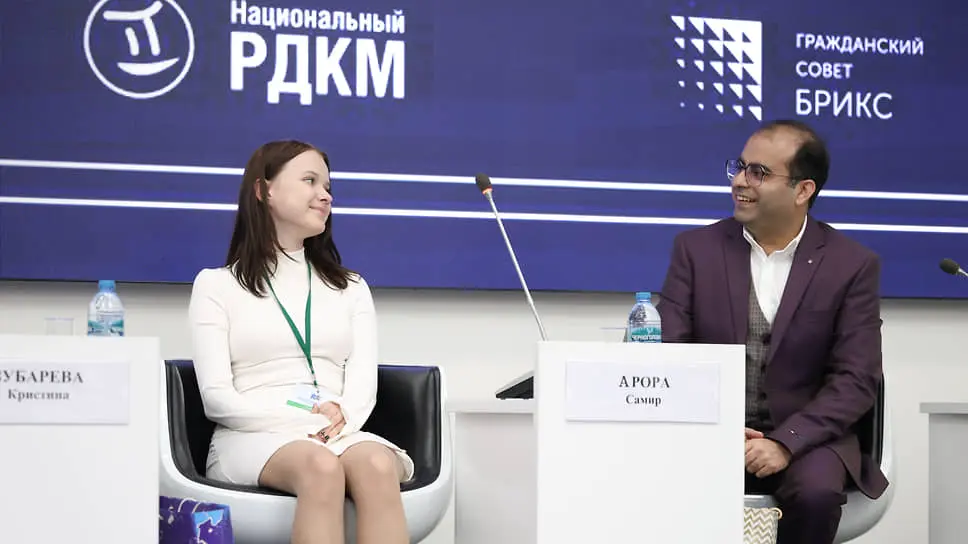 Особенным событием стала встреча донора из Индии Самира Ароры и спасенной им москвички Кристины Зубаревой